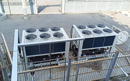 Enfriador de tornillo enfriado por aire de 100 toneladas instalado en Rusia | Oumalchiller.com